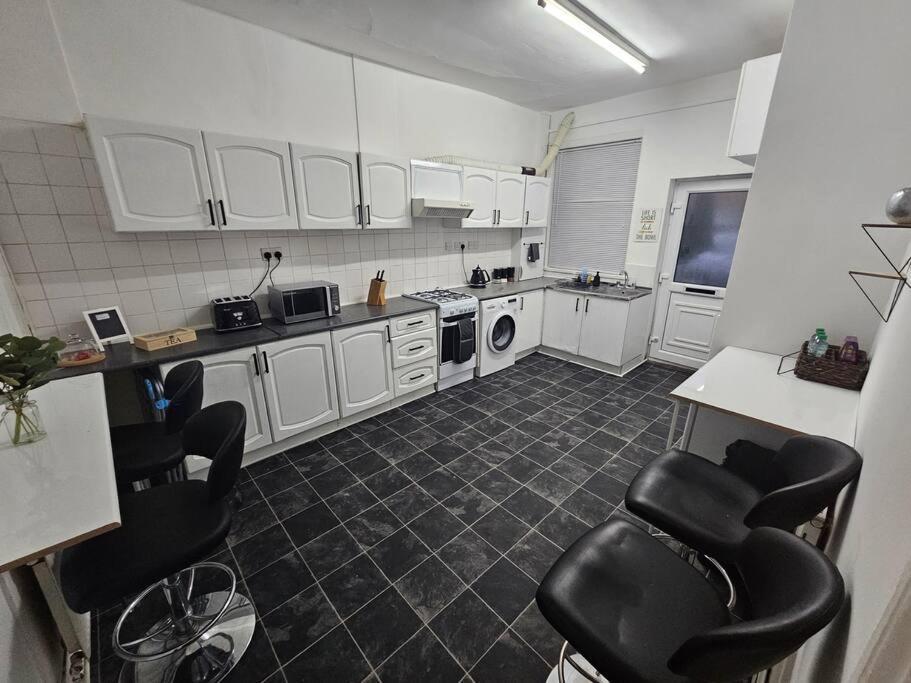 Stylish 2 Bed Apt - Harry Potter/ Leavesden Studios/Watford/Hemel Hempstead - Families/Professionals & Contractors Welcome - Serviced Accomodation Sarratt Exterior foto