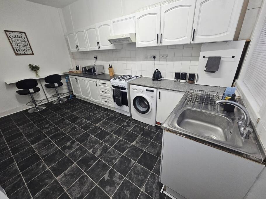 Stylish 2 Bed Apt - Harry Potter/ Leavesden Studios/Watford/Hemel Hempstead - Families/Professionals & Contractors Welcome - Serviced Accomodation Sarratt Exterior foto