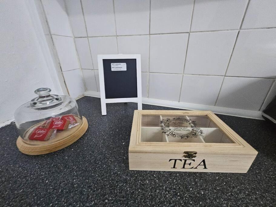 Stylish 2 Bed Apt - Harry Potter/ Leavesden Studios/Watford/Hemel Hempstead - Families/Professionals & Contractors Welcome - Serviced Accomodation Sarratt Exterior foto